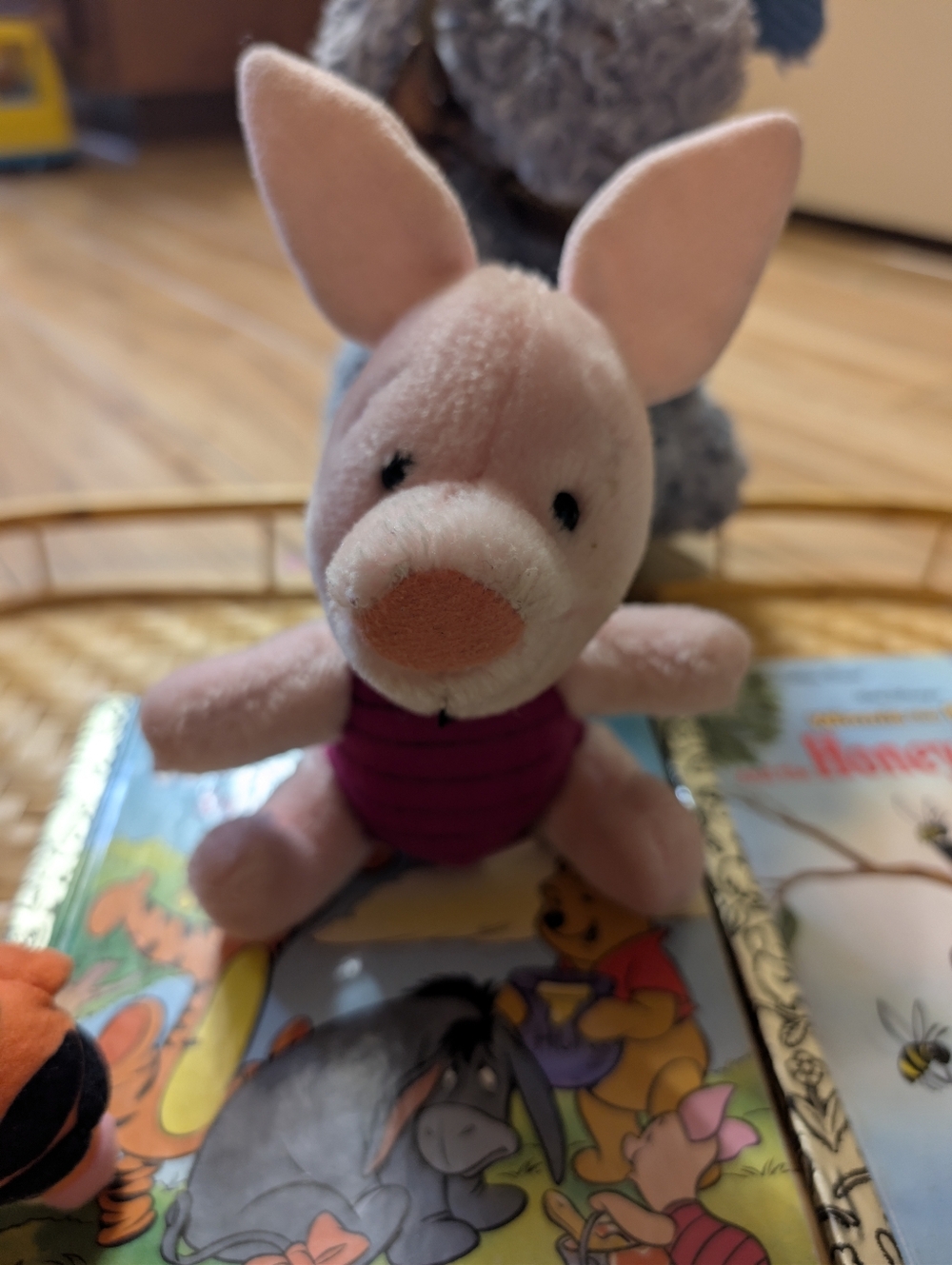 Vintage Winnie the Pooh Bundle | Little Golden Books & 3 Plush Toys - Picture 4 of 13